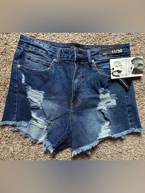 Kendall & Kylie Distressed Dark Blue Denim Shorts NWT’s size 11